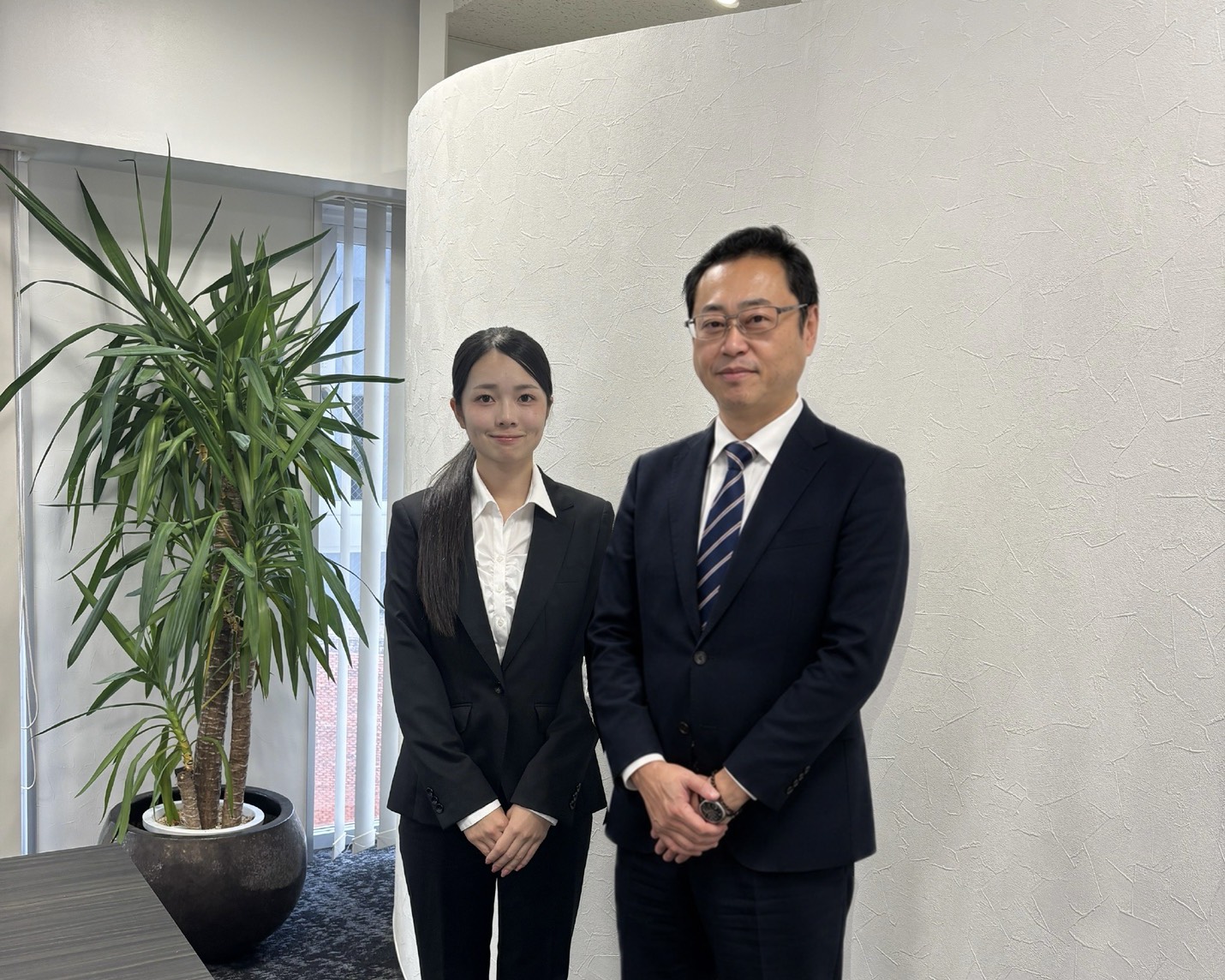 平尾遥選手とハートアンドブレイン株式会社 代表取締役社長 村上和德